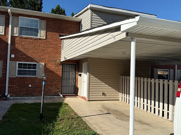2235 Shadow Valley Rd #E — Photo 1