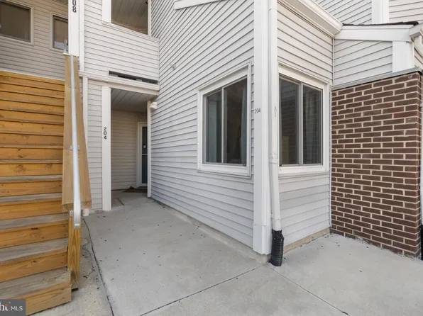 204 Michelle Ct, Newark, DE 19711