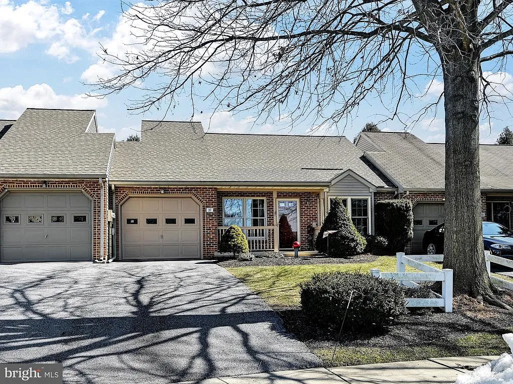 37 Oakgrove Ln photo 1