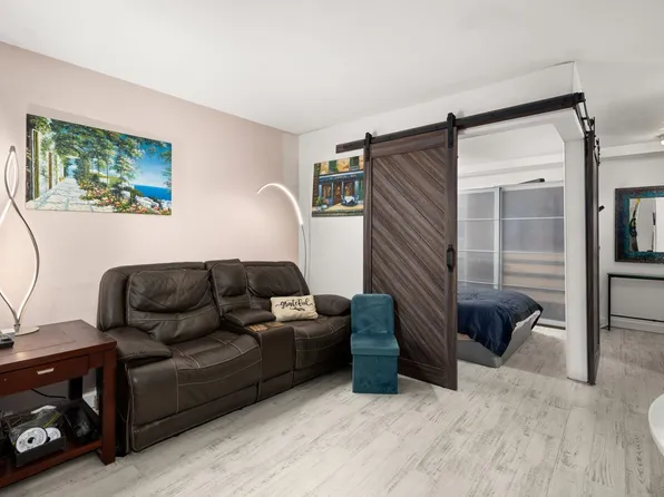 520 East 81st Street image 1 of 5