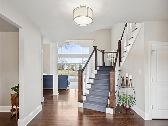 3rd image of 6837 Fieldstone Dr