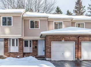 146 Valley Stream Dr #14, Ottawa, ON K2H9C6