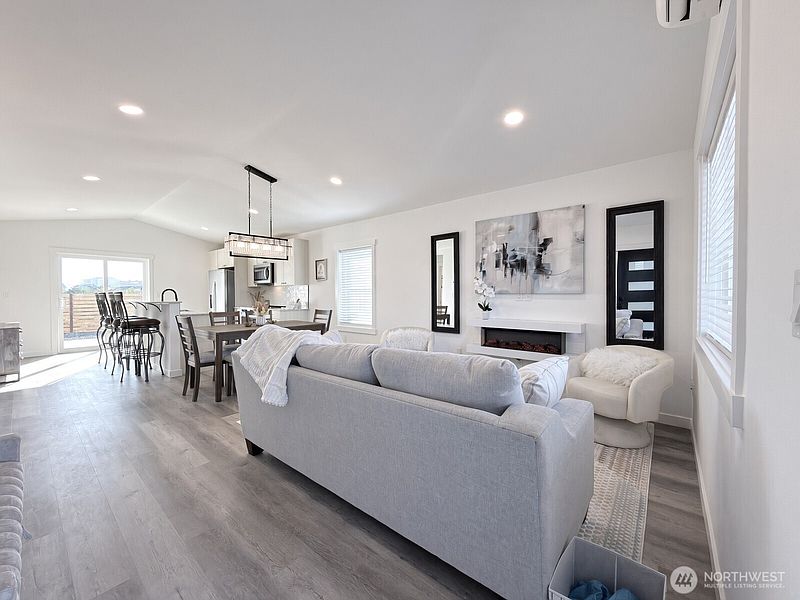 3rd image of 1275 Channel Avenue SW