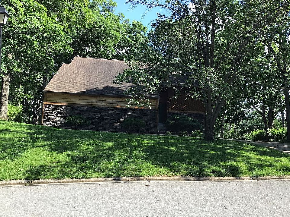 2nd image of 27 Auvergne Dr