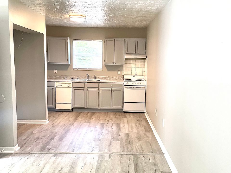 LIving to Kitchen_09132023