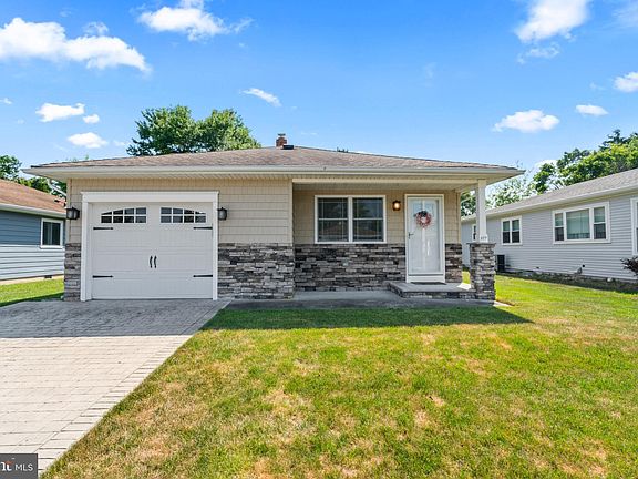 2nd image of 377 Barbados Dr N