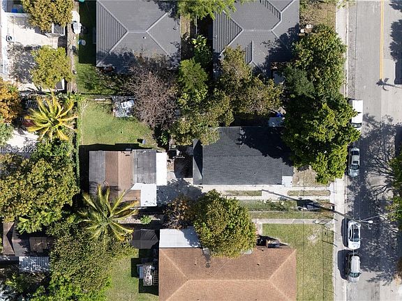 5th image of 1114 SW 13th Ct