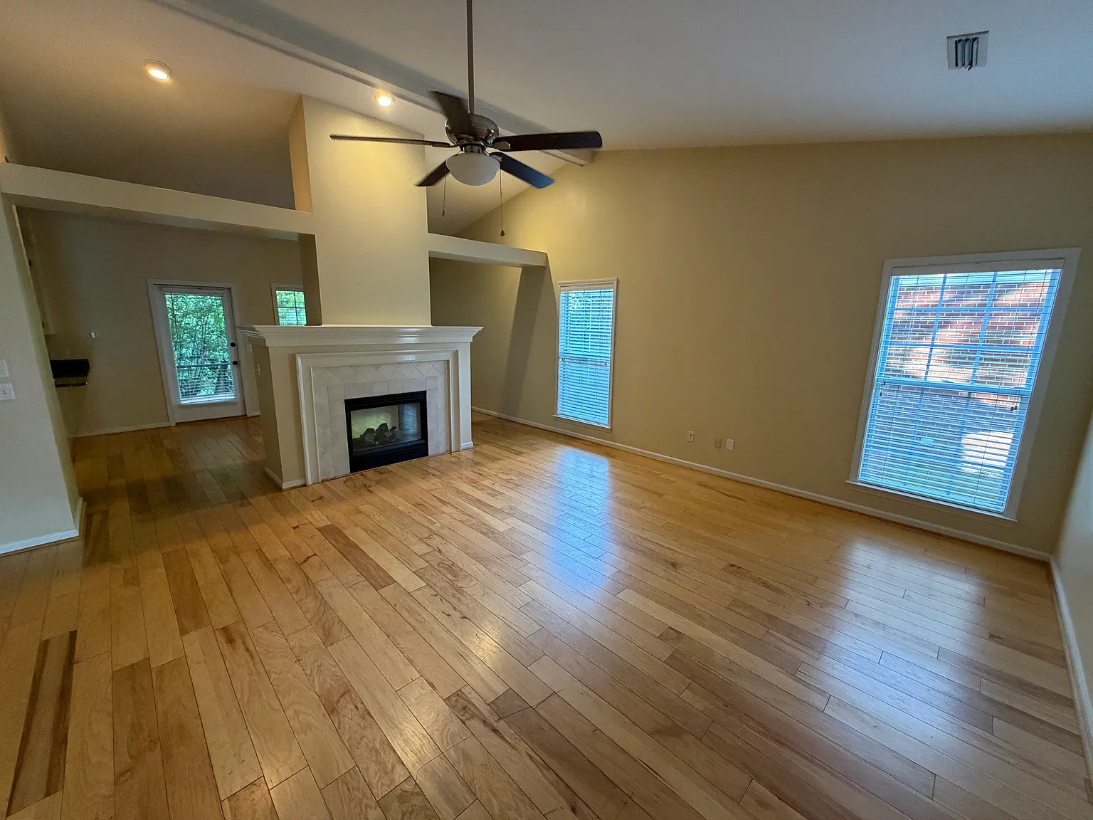 3 bed, 1720 sqft, $1,950 — Photo 3