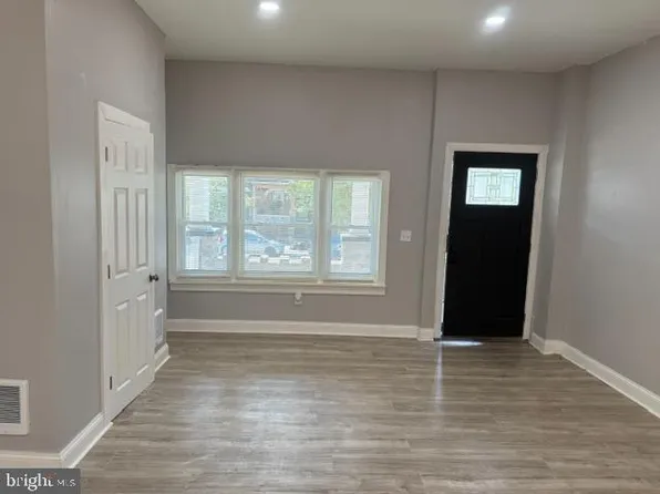 5033 Walnut St, Philadelphia, PA 19139