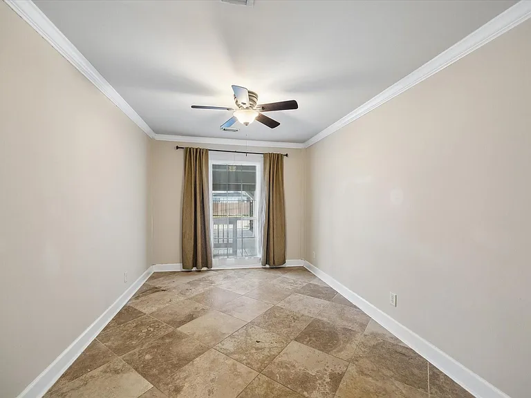 1221 Aurora St — Photo 9