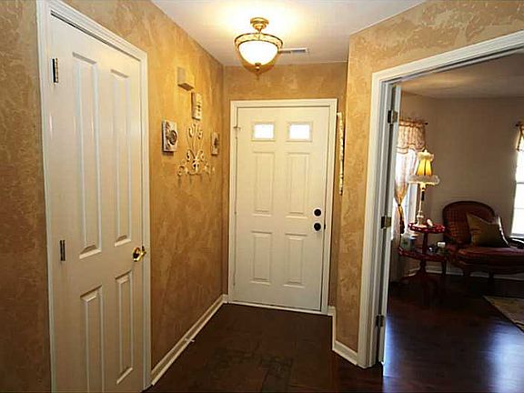 4th image of 347 Pennwood Ln