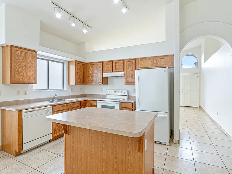 345 E Camino Del Abeto — Photo 5