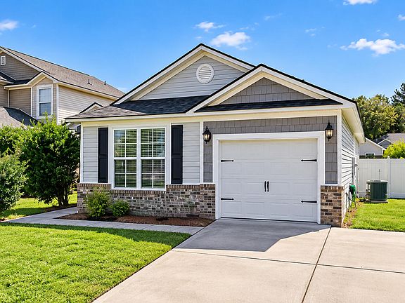 3rd image of 202 Summer View Rd