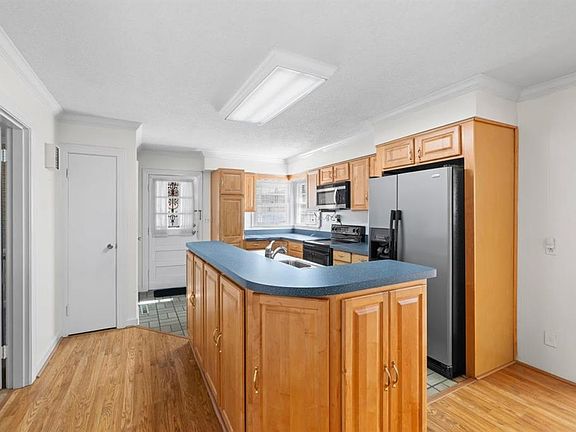 2nd image of 1424 College Dr
