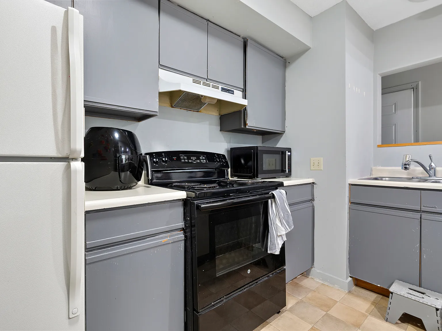 1 bed, 594 sqft, $1,900 — Photo 3