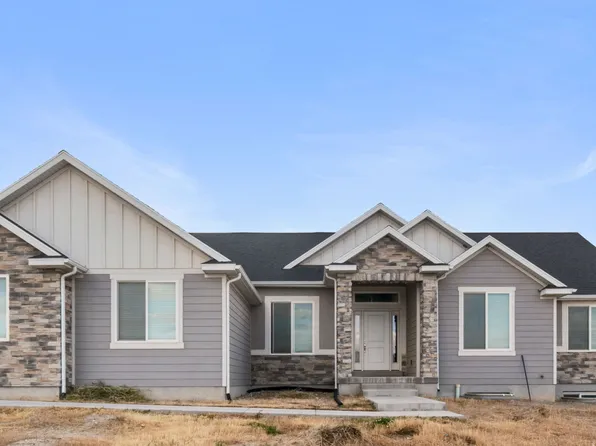 8 S Cherry Wood Ln, Grantsville, UT 84029