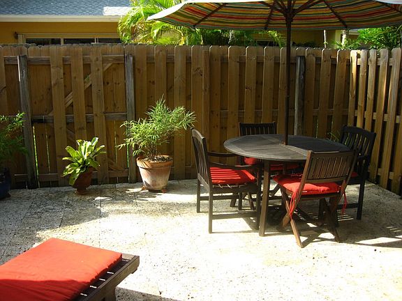 Patio w/Keystone Floor