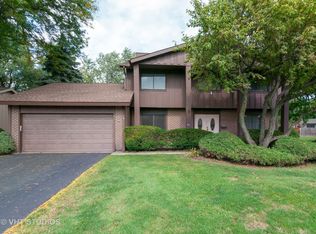 335 High Point Ct, Roselle, IL 60172