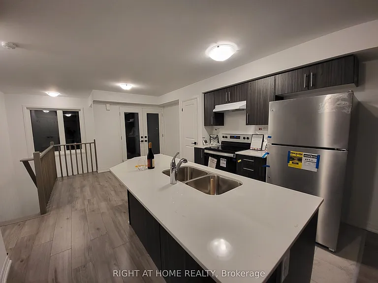 23 Fairlane Ave — Photo 3