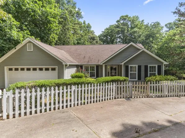 22 Maddox Rd SE, Acworth, GA 30102