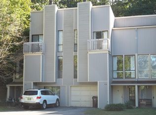 102 Valley Forge Dr, Oak Ridge, TN 37830