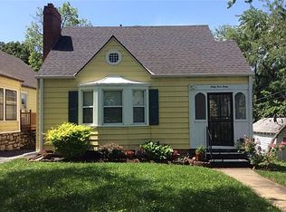 6440 Hagerwood Rd, Kansas City, MO 64132