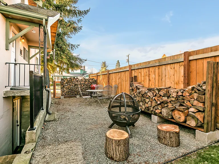1804 Marion St — Photo 17