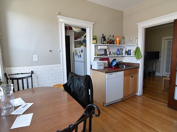 4th image of 12 Greenway Ct APT 5