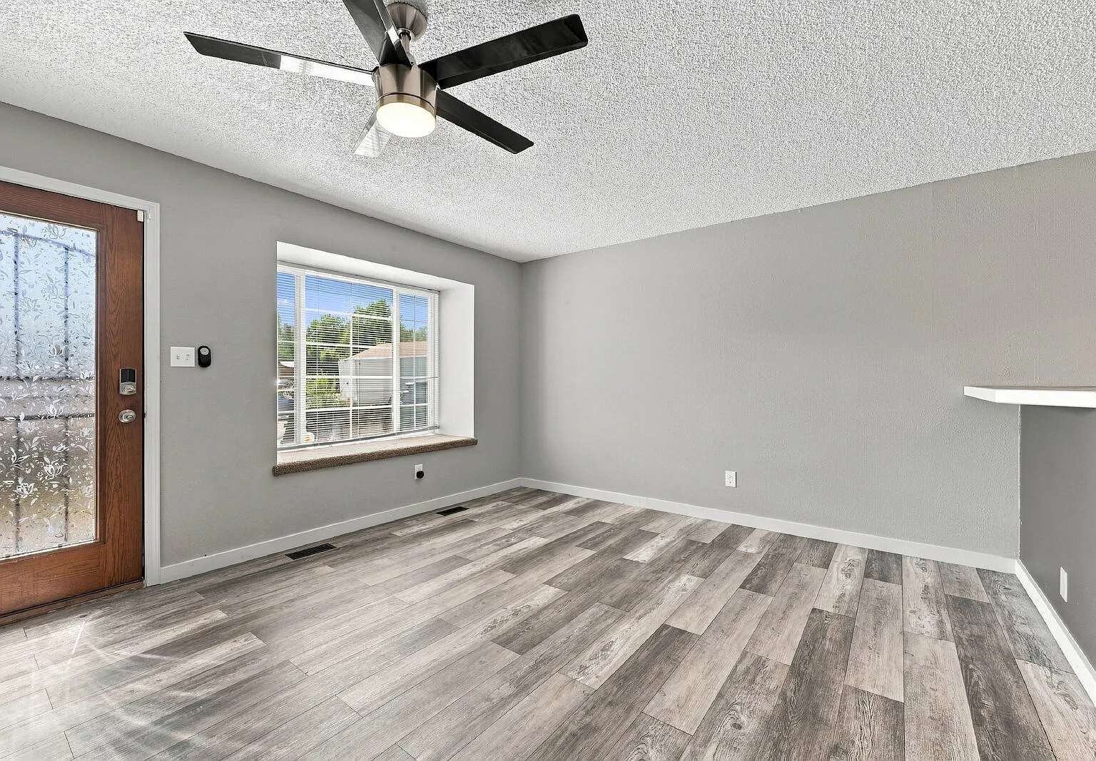 4 bed, 2.0 bath, 1641 sqft, $2,041 — Photo 4
