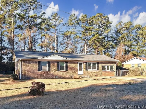 753 Goodyear Dr, Spring Lake, NC 28390