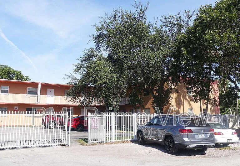 1245 W 24th St #208 — Photo 3
