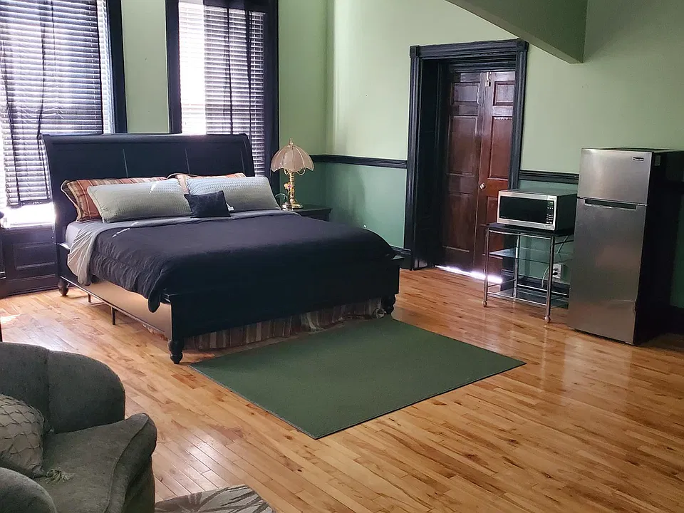 3847 Page Blvd #4