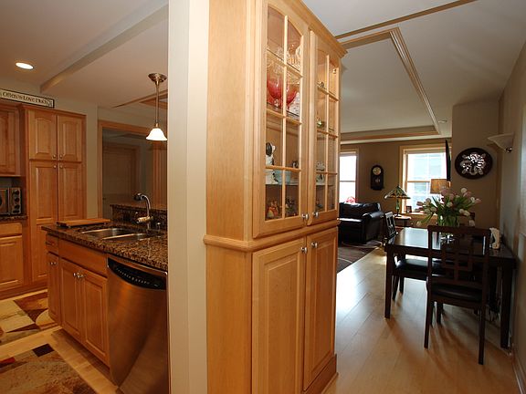 5th image of 123 W Washington Ave Unit 601