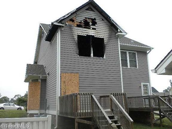 4th image of 803 Green Oaks St