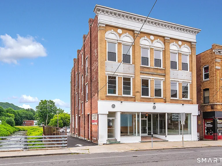 120 E Main St #7 — Photo 2