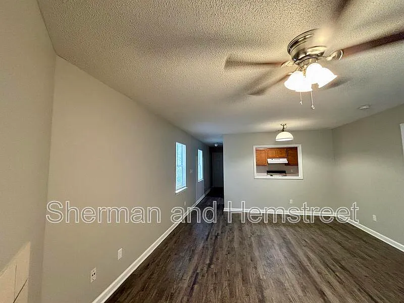 3 bed, 2.0 bath, 1200 sqft, $1,100 — Photo 3