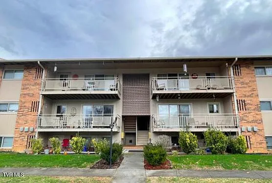 Building Photo - 1225 Carriage Cir #203