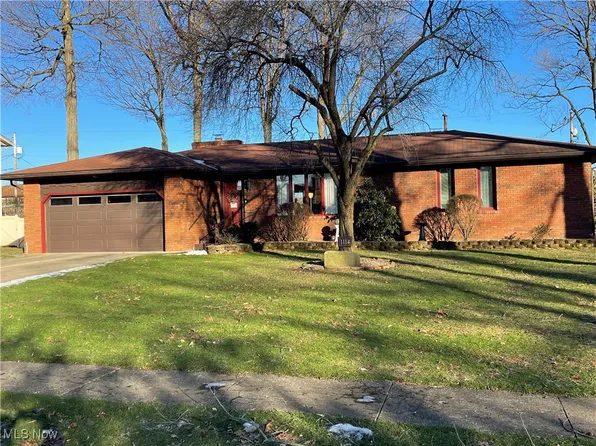 1114 Birchtree St, Louisville, OH 44641