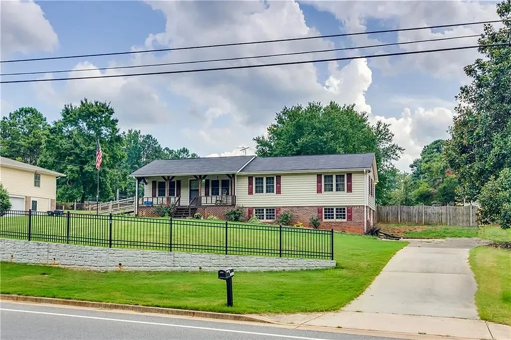 3 bed, 2038 sqft, $1,875 — Photo 2