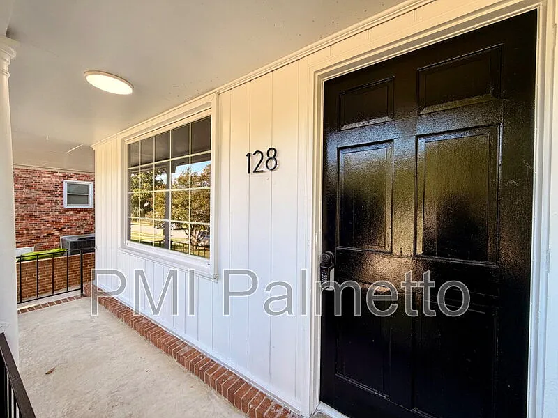 3 bed, 1.5 bath, 1032 sqft, $1,595 — Photo 3