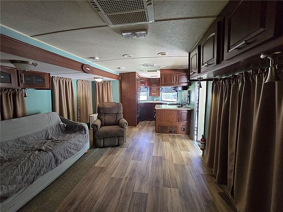 3rd image of 131 Loop Cir