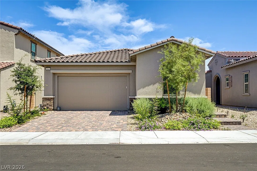3 bed, 2.0 bath, 1717 sqft, $2,600 — Photo 1