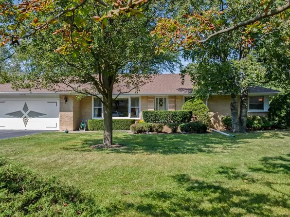 32 Glenbrook Dr, Prospect Heights, IL 60070