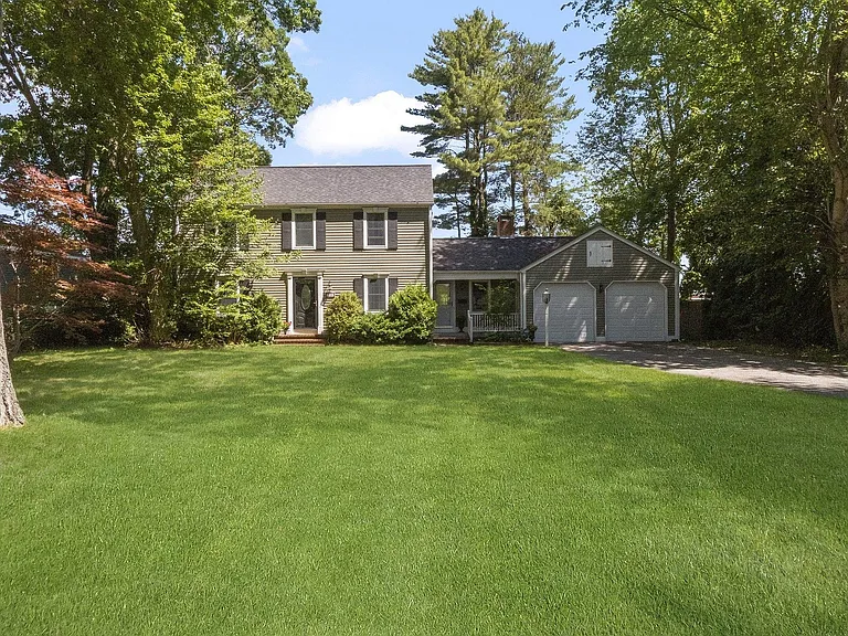 210 Lincoln Ave — Photo 2