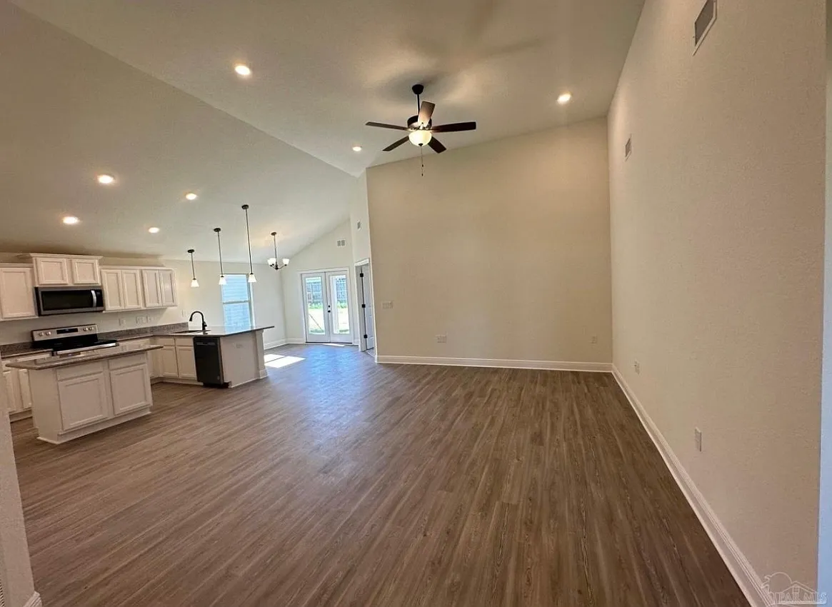 3 bed, 1473 sqft, $2,100 — Photo 4