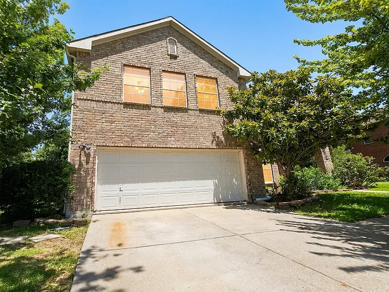 1913 Bradford Pear Sq — Photo 13