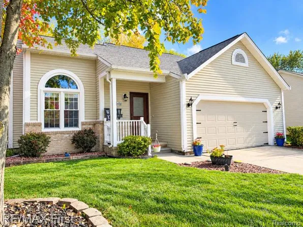 1645 Sarah Ln, Westland, MI 48186