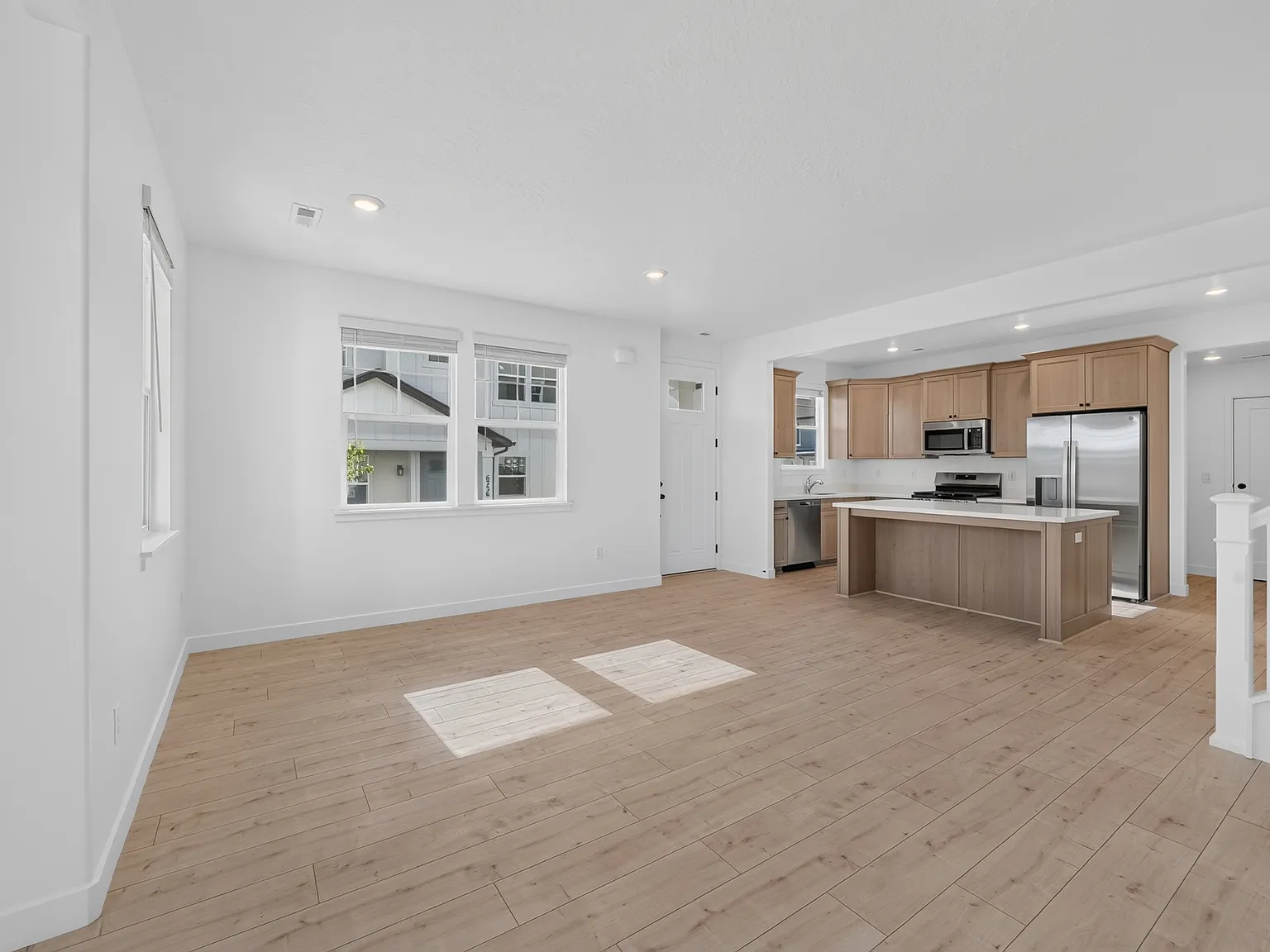 4 bed, 2.5 bath, 1856 sqft, $2,549 — Photo 2