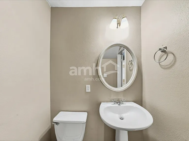 521 Emerald Fields Ln — Photo 8