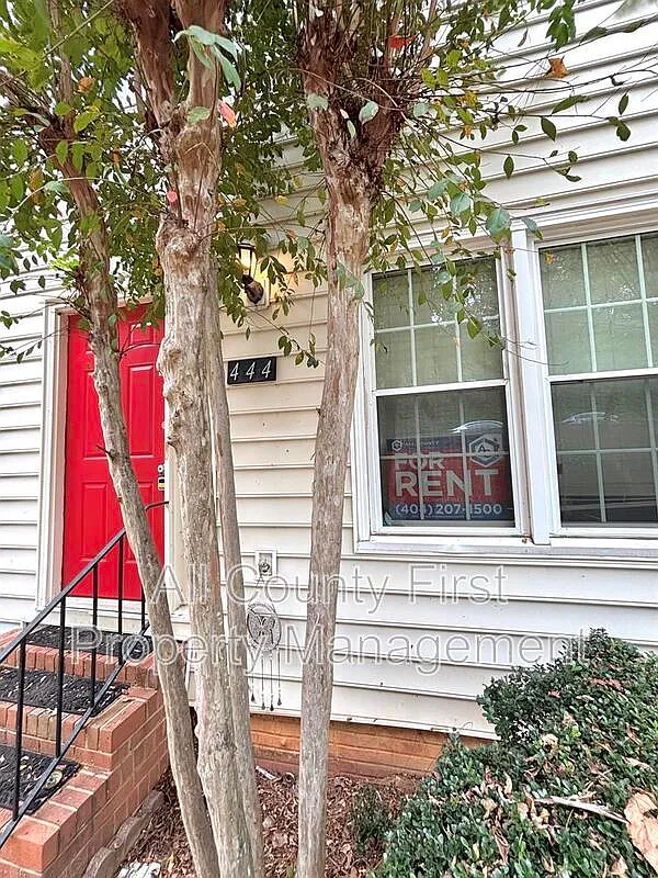3 bed, 3.5 bath, 1300 sqft, $2,000 — Photo 1